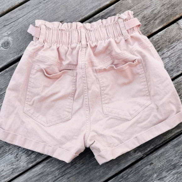 Refuge Cargo beige shorts. Size small. EUC - Picture 4 of 5